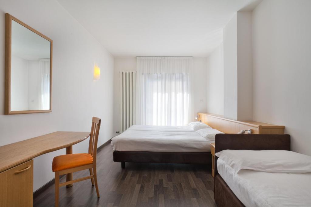 Sporthotel Villa Stella Torbole Sul Garda Rum bild